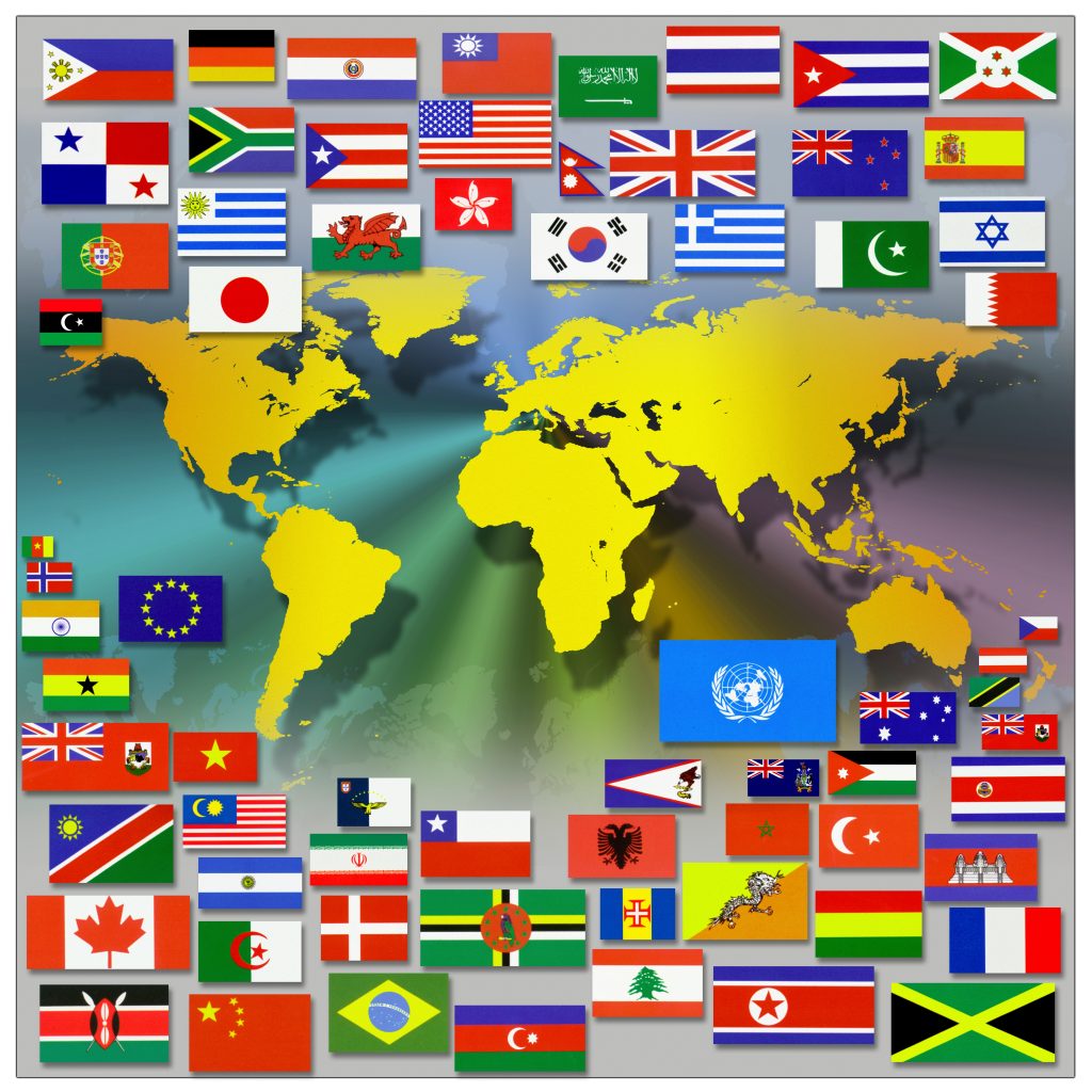 Weltkarte mit Flaggen von unterschiedlichen Staaten