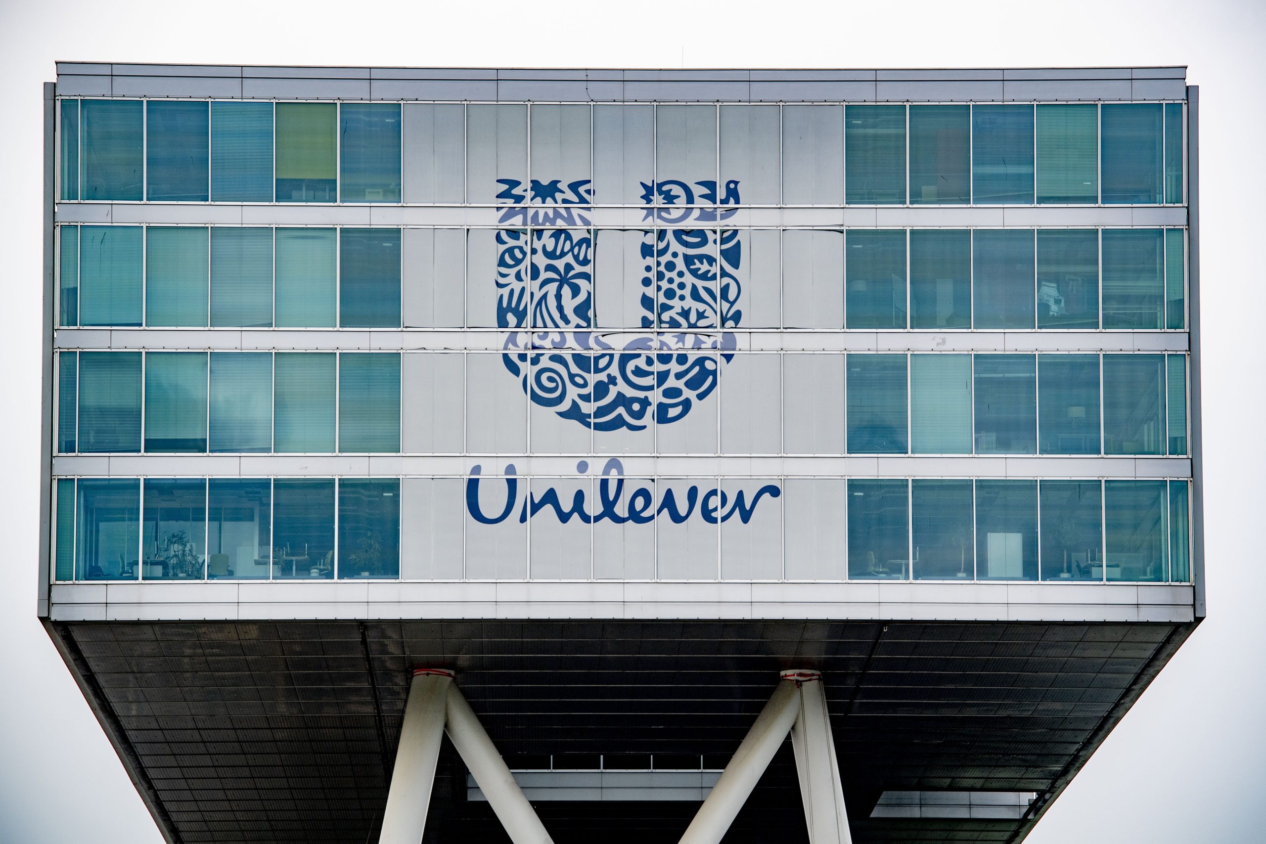Logo von Unilever auf einem Gebäude
