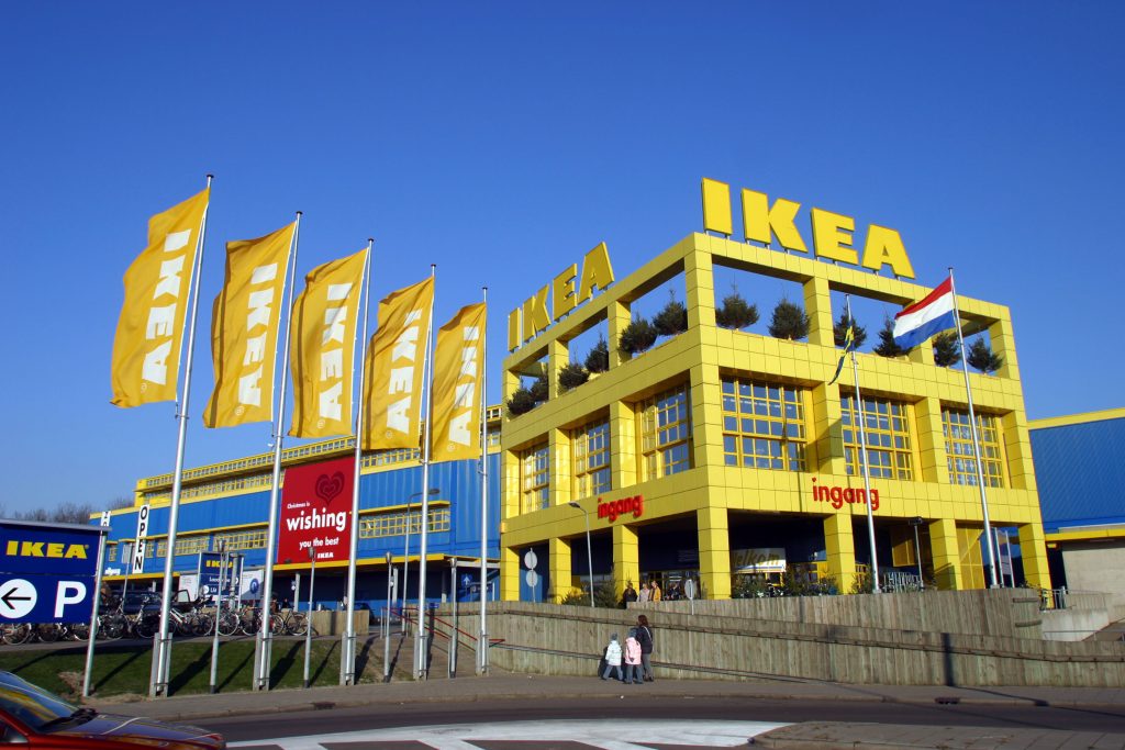 Verkaufshaus von Ikea mit gelben Logo