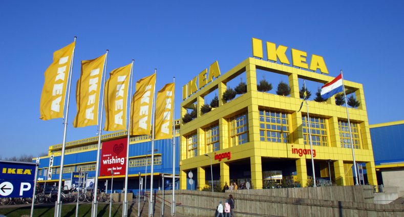 Verkaufshaus von Ikea mit gelben Logo
